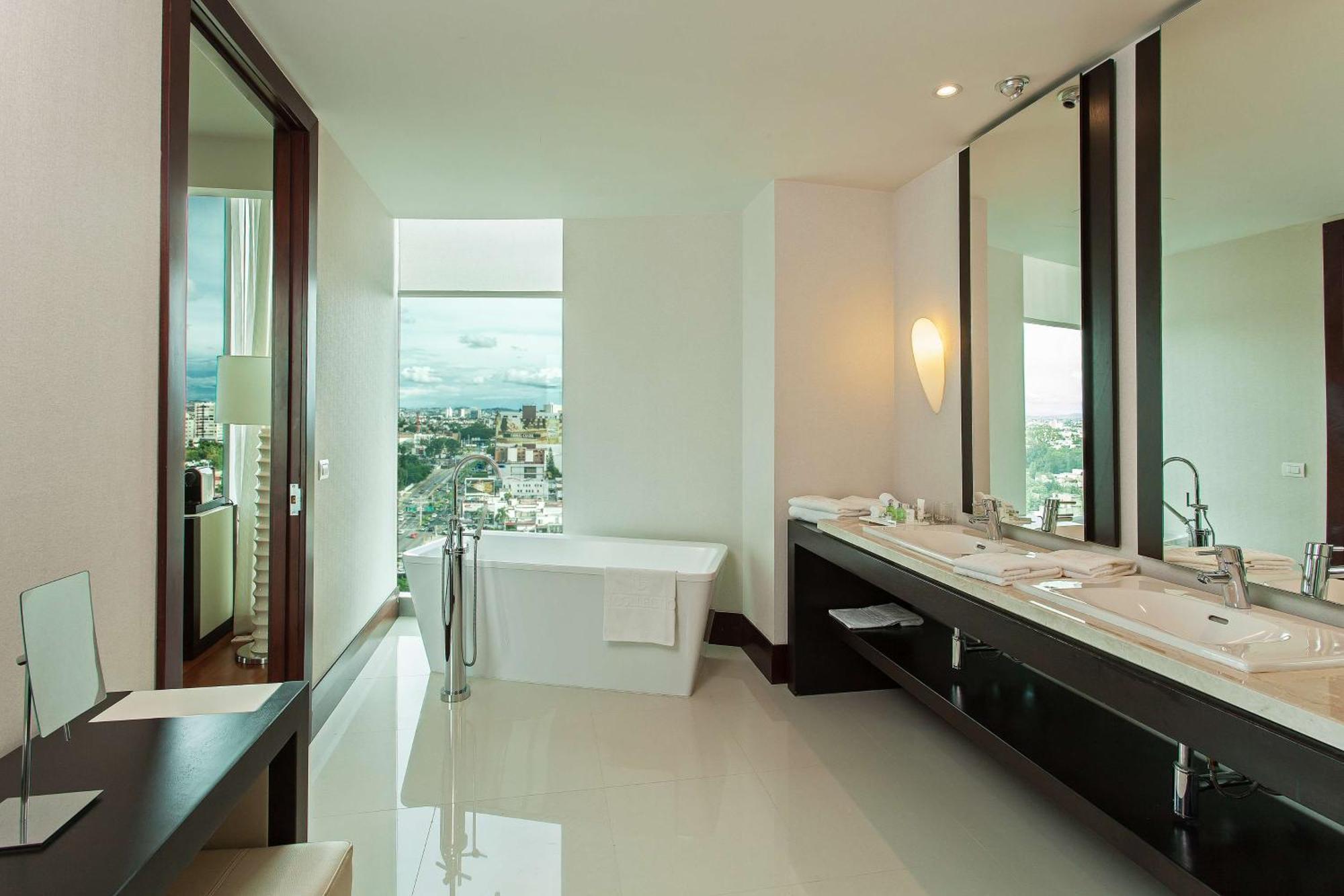 เอนเอ็ช คอลเลคชัน กวาดาลาฆารา โปรวิเดนเซีย Hotel กัวดาลาฮารา ภายนอก รูปภาพ